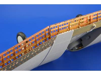 SBD landing flaps 1/32 - Trumpeter - image 8