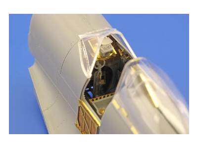 Spitfire Mk. XVIe interior S. A. 1/32 - Tamiya - image 5