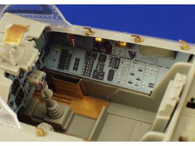 Su-27 Flanker B interior 1/32 - Trumpeter - image 5