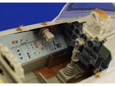 Su-27 Flanker B interior 1/32 - Trumpeter - image 6