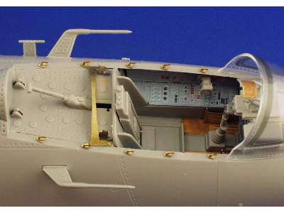 Su-27 Flanker B interior 1/32 - Trumpeter - image 7