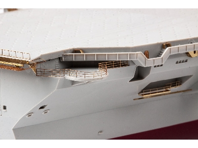 USS Nimitz CVN-68 PART II 1/350 - TRUMPETER - image 16