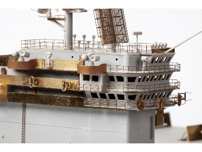 USS Nimitz CVN-68 PART II 1/350 - TRUMPETER - image 54