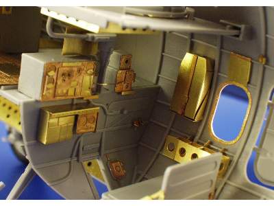 TBF-1 interior 1/32 - Trumpeter - image 6