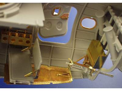 TBF-1 interior 1/32 - Trumpeter - image 7