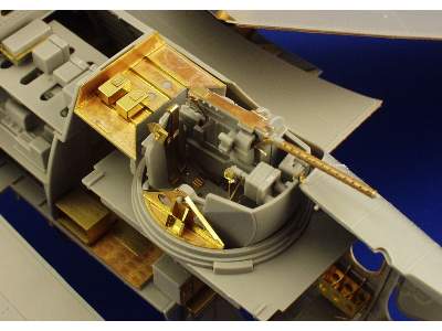 TBF-1 interior 1/32 - Trumpeter - image 8