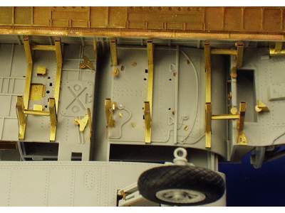 TBF/ TBM bomb bay 1/32 - Trumpeter - image 8