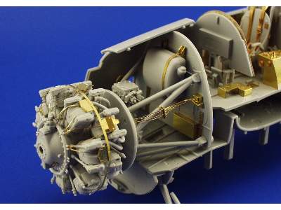 TBF/ TBM engine 1/32 - Trumpeter - image 2