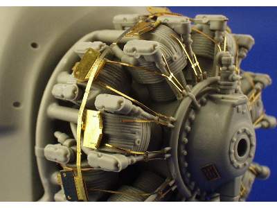 TBF/ TBM engine 1/32 - Trumpeter - image 3