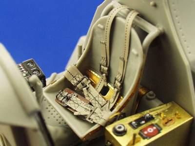 TBF/ TBM seatbelts 1/32 - Trumpeter - image 4