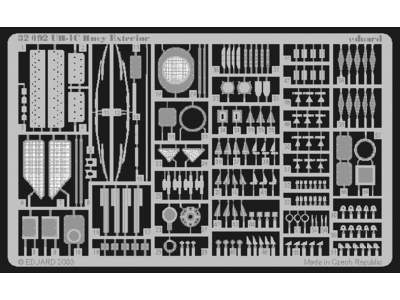 UH-1C exterior 1/35 - Academy Minicraft - image 1