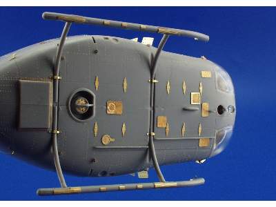 UH-1C exterior 1/35 - Academy Minicraft - image 3