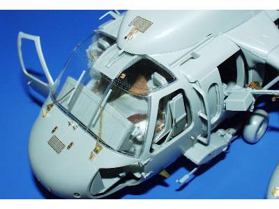 UH-60L exterior 1/35 - Academy Minicraft - image 5