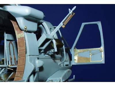 UH-60L exterior 1/35 - Academy Minicraft - image 7