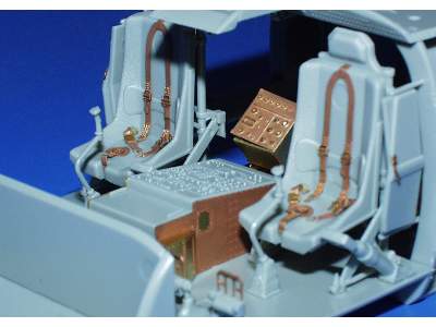 UH-60L interior 1/35 - Academy Minicraft - image 6