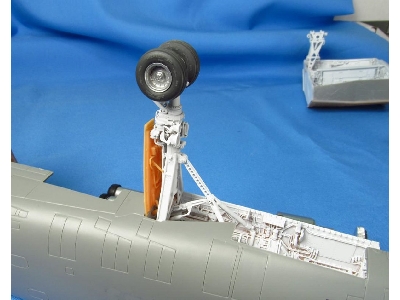 Rockwell B-1 B Lancer - Landing Gears Set With Wheels Bay (For Revell Kits) - image 2