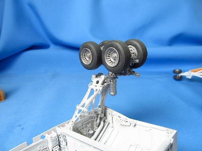 Rockwell B-1 B Lancer - Landing Gears Set With Wheels Bay (For Revell Kits) - image 5
