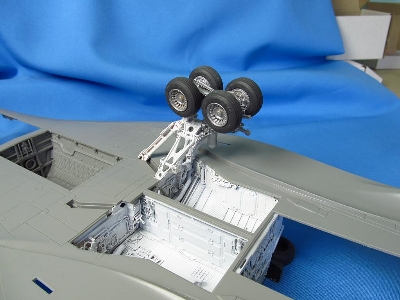 Rockwell B-1 B Lancer - Landing Gears Set With Wheels Bay (For Revell Kits) - image 9