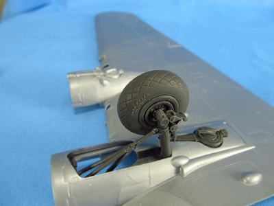 Boeing B-17 F/g Flying Fortress - Wheels With Covers (For Monogram And Revell Kits) - image 5