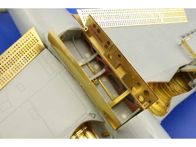 SB2C-4 bomb bay 1/48 - Accurate Miniatures - image 2