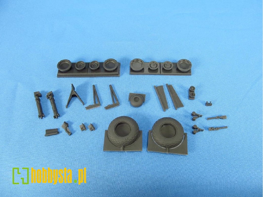 Boeing B-17 F/g Flying Fortress - Wheels With Un-covered (For Monogram And Revell Kits) - image 1