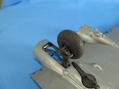 Boeing B-17 F/g Flying Fortress - Wheels With Un-covered (For Monogram And Revell Kits) - image 3