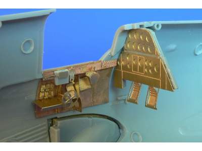 SB2C-4 interior 1/48 - Accurate Miniatures - image 5