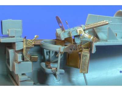 SB2C-4 interior 1/48 - Accurate Miniatures - image 7