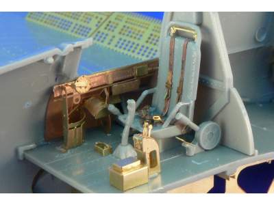 SB2C-4 interior 1/48 - Accurate Miniatures - image 9