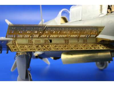 SB2C-4 landing flaps 1/48 - Accurate Miniatures - image 4