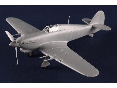 Hawker Hurricane Mk.IIc / Trop - image 11