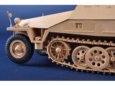 Sd.Kfz 251/22d - image 10