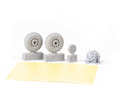 P-51B/ C wheels diamond tread 1/48 - EDUARD - image 4