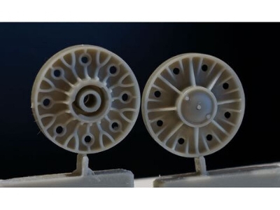 Ground Wheels Set For Kv-85 And Su-122 - image 1