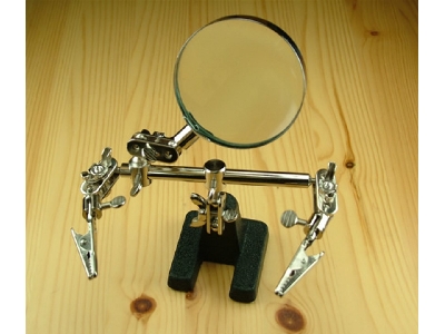 Helping Hands With Glass Magnifier - image 2