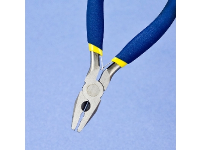 Flat Nose Combination Pliers (125 Mm) - image 4
