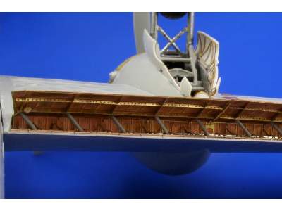 Wellington landing flaps 1/48 - Trumpeter - image 7