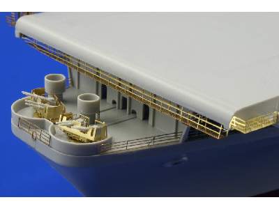 USS CV-14 Ticonderoga 1/350 - Trumpeter - image 12