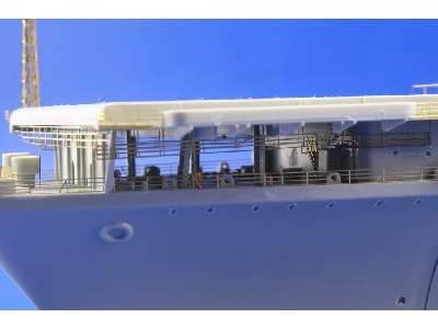 USS CV-14 Ticonderoga 1/350 - Trumpeter - image 14