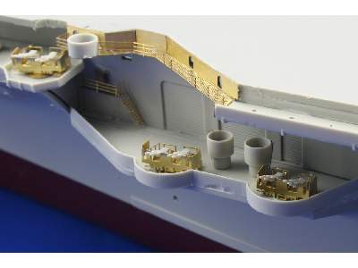 USS CV-14 Ticonderoga 1/350 - Trumpeter - image 15