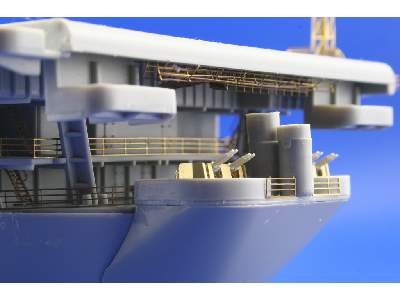 USS CV-14 Ticonderoga 1/350 - Trumpeter - image 21