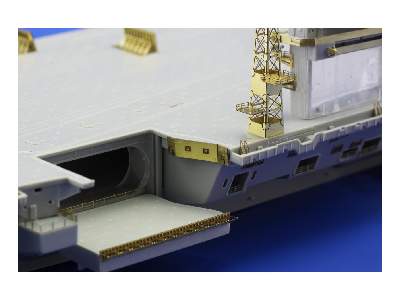 USS Nimitz CVN-68 1/700 - Trumpeter - image 14