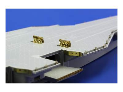 USS Nimitz CVN-68 1/700 - Trumpeter - image 16