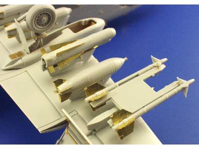 A-10 armament 1/72 - Italeri - image 2