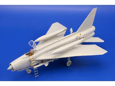 BAC Lightning F.1A/ F.2 exterior 1/72 - Trumpeter - image 2