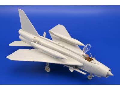 BAC Lightning F.1A/ F.2 exterior 1/72 - Trumpeter - image 3