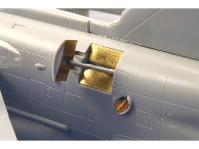 BAC Lightning F.1A/ F.2 exterior 1/72 - Trumpeter - image 7