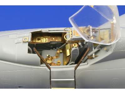 BAC Lightning F.1A/ F.3 interior S. A. 1/32 - Trumpeter - image 6