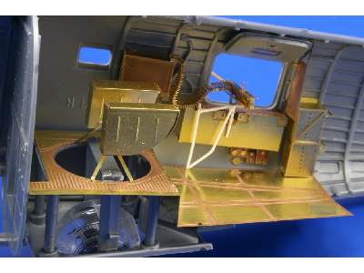 B-24J rear interior 1/48 - Monogram - image 4