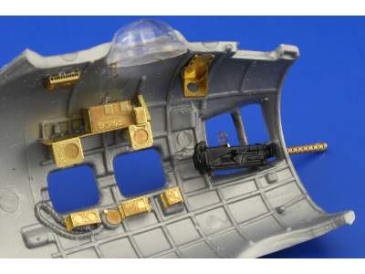 B-17G nose interior 1/48 - Monogram - image 4